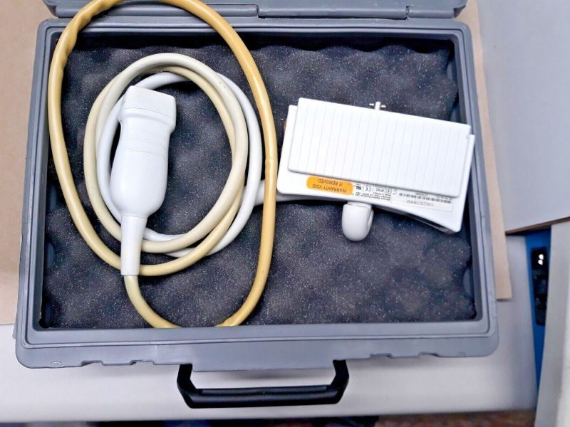 ACUSON 4V1 ULTRASOUND PROBE in a case (E3)